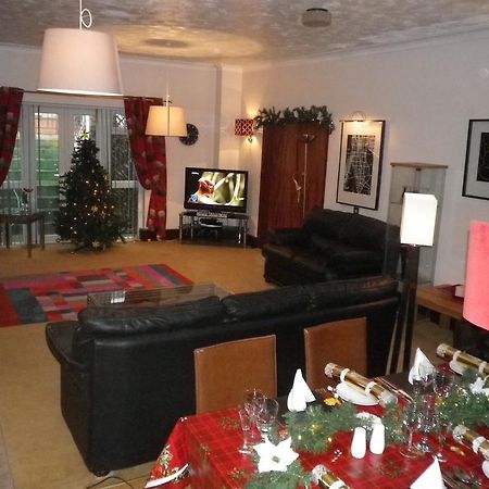 Bridge Hall Apartments ウェストン・スパー・メア エクステリア 写真